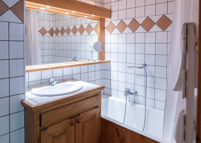 Warm 2-bedroom Near The Tourist Office Lägenhet *